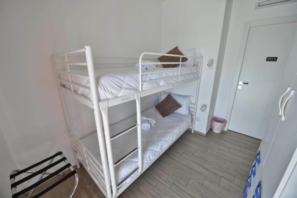 Karol Wojtyla Airport Bari Hotell Eksteriør bilde